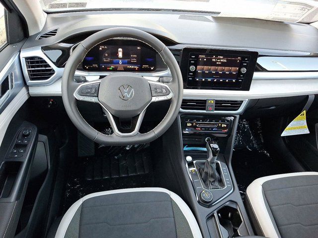 2025 Volkswagen Taos SE