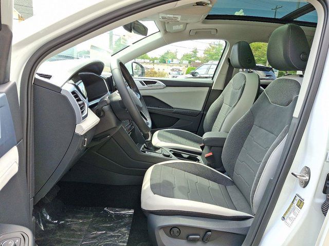 2025 Volkswagen Taos SE