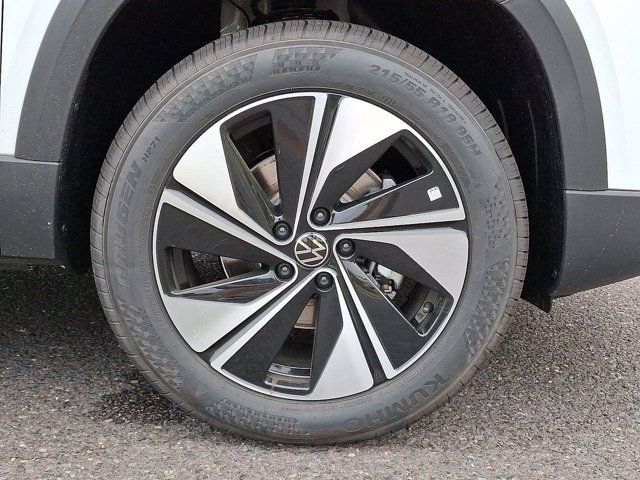 2025 Volkswagen Taos SE