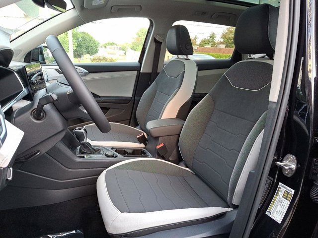 2025 Volkswagen Taos SE