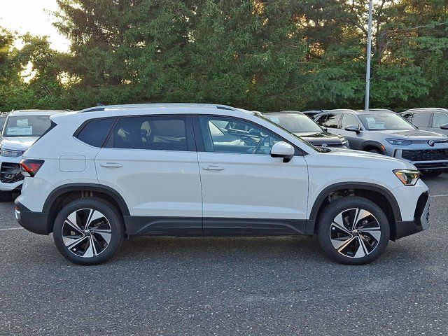 2025 Volkswagen Taos SE