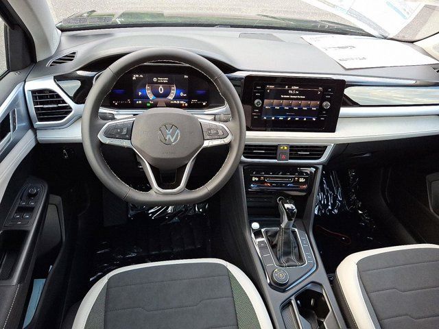 2025 Volkswagen Taos SE