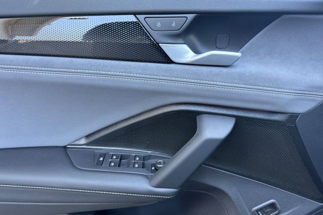 2025 Volkswagen Tiguan 2.0T SE 2025 Volkswagen Tiguan 2.0T SE