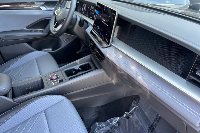 2025 Volkswagen Tiguan 2.0T SE 2025 Volkswagen Tiguan 2.0T SE