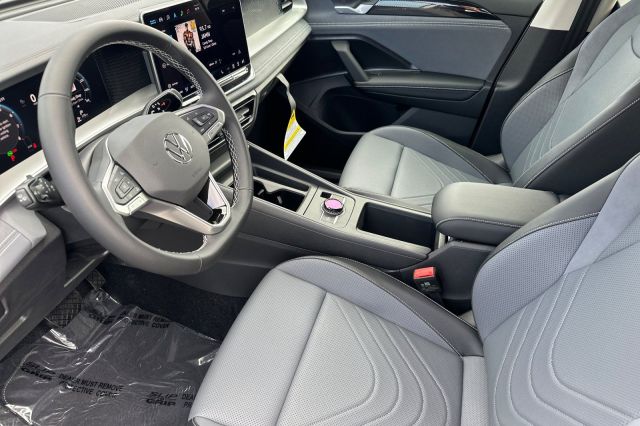 2025 Volkswagen Tiguan 2.0T SE 2025 Volkswagen Tiguan 2.0T SE