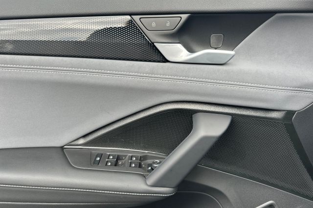 2025 Volkswagen Tiguan 2.0T SE 2025 Volkswagen Tiguan 2.0T SE