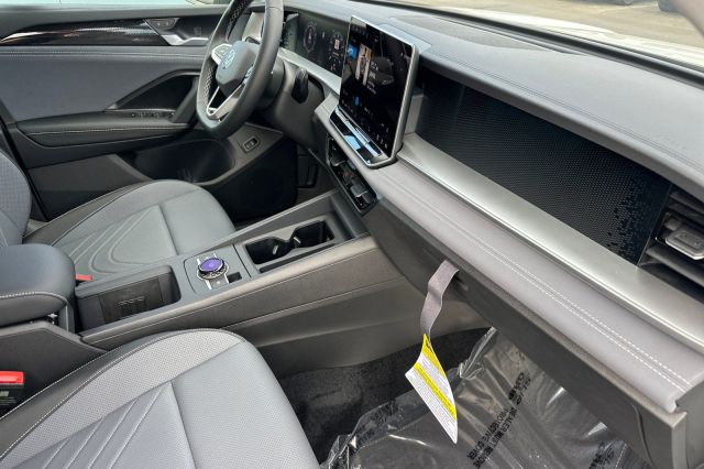 2025 Volkswagen Tiguan 2.0T SE 2025 Volkswagen Tiguan 2.0T SE