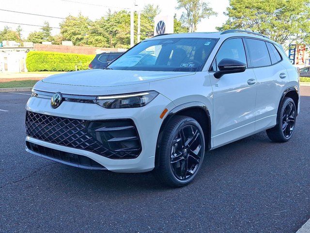 2025 Volkswagen Tiguan SE R-Line Black