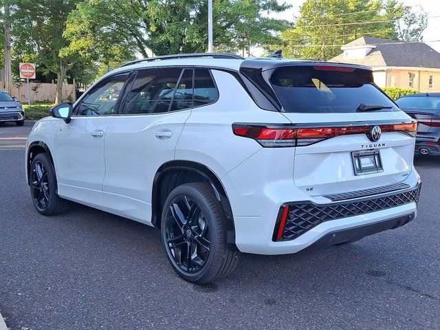 2025 Volkswagen Tiguan SE R-Line Black