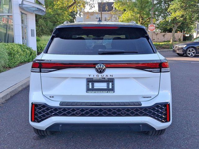 2025 Volkswagen Tiguan SE R-Line Black