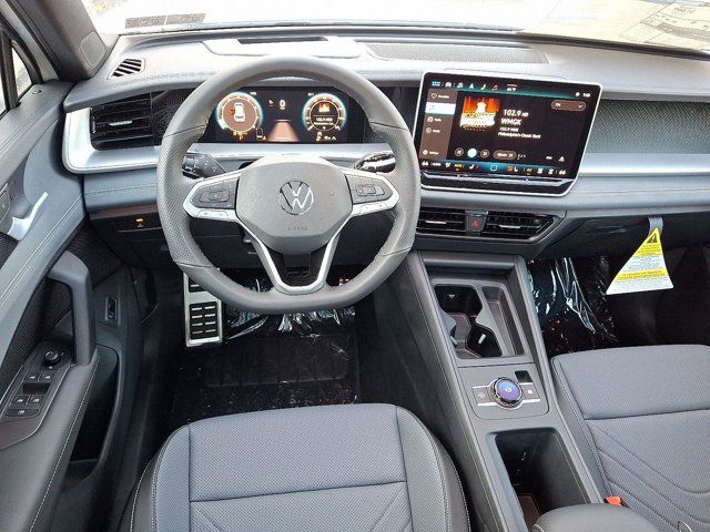 2025 Volkswagen Tiguan SE R-Line Black