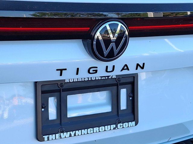 2025 Volkswagen Tiguan SE R-Line Black