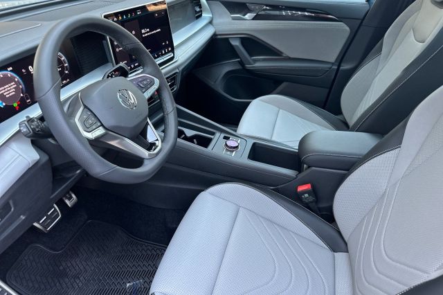 2025 Volkswagen Tiguan 2.0T SE R-Line Black 2025 Volkswagen Tiguan 2.0T SE R-Line Black