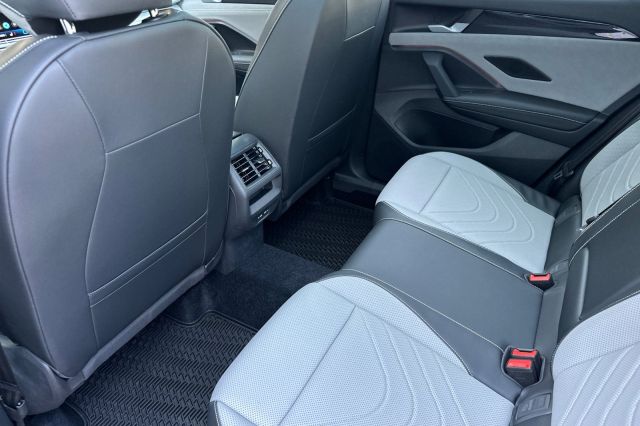 2025 Volkswagen Tiguan 2.0T SE R-Line Black 2025 Volkswagen Tiguan 2.0T SE R-Line Black