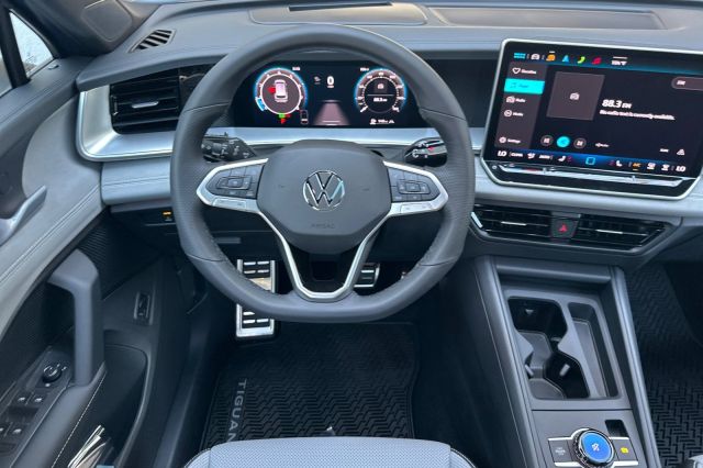 2025 Volkswagen Tiguan 2.0T SE R-Line Black 2025 Volkswagen Tiguan 2.0T SE R-Line Black