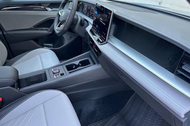 2025 Volkswagen Tiguan 2.0T SE R-Line Black 2025 Volkswagen Tiguan 2.0T SE R-Line Black