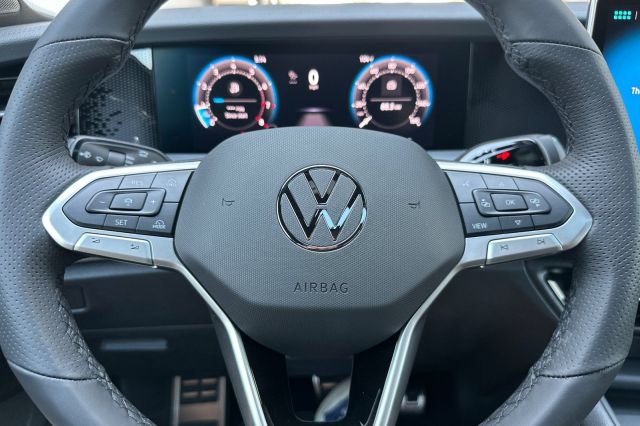 2025 Volkswagen Tiguan 2.0T SE R-Line Black 2025 Volkswagen Tiguan 2.0T SE R-Line Black