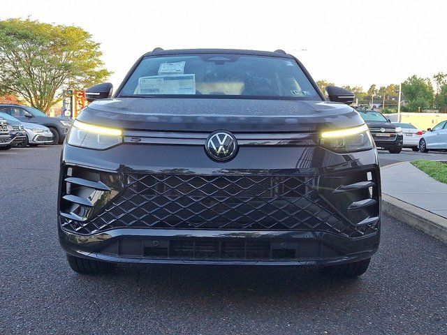 2025 Volkswagen Tiguan SE R-Line Black