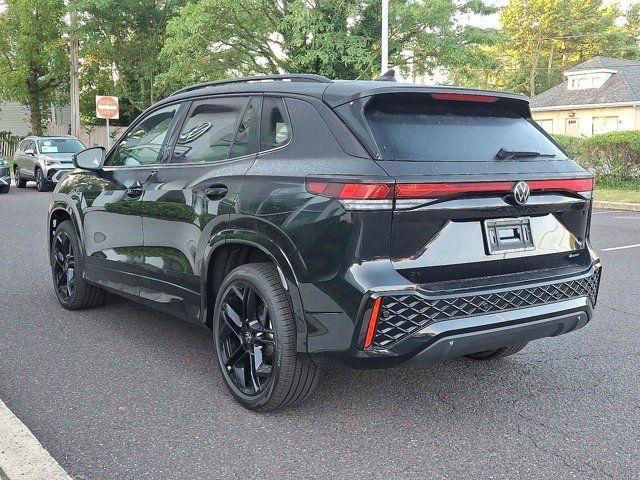 2025 Volkswagen Tiguan SE R-Line Black