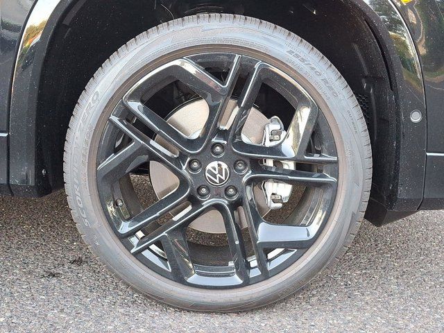 2025 Volkswagen Tiguan SE R-Line Black