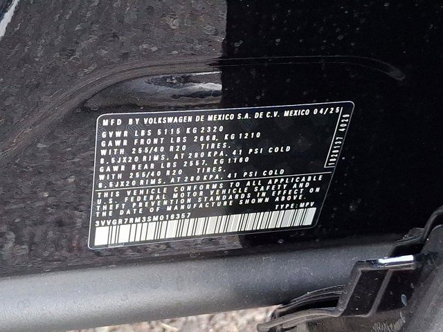 2025 Volkswagen Tiguan SE R-Line Black