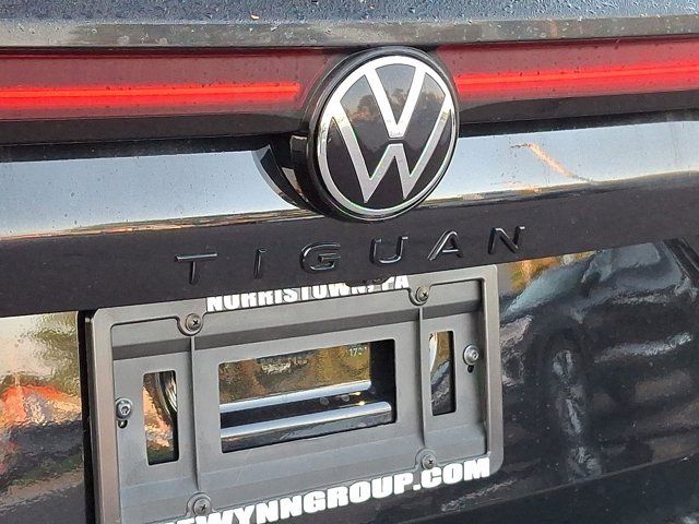 2025 Volkswagen Tiguan SE R-Line Black