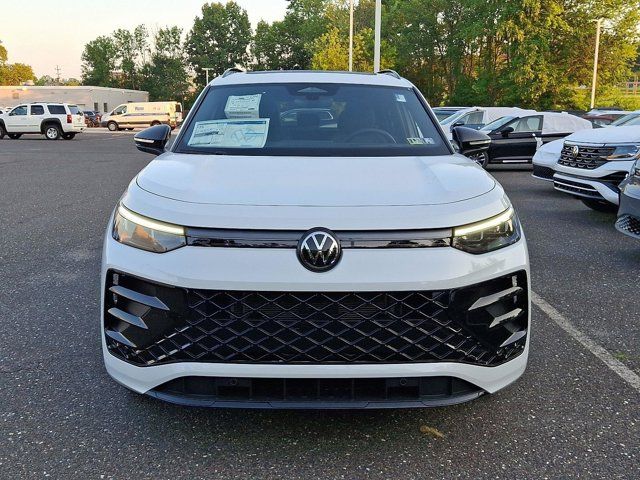 2025 Volkswagen Tiguan SE R-Line Black