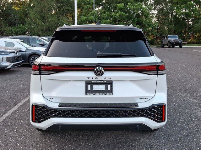 2025 Volkswagen Tiguan SE R-Line Black