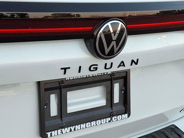 2025 Volkswagen Tiguan SE R-Line Black