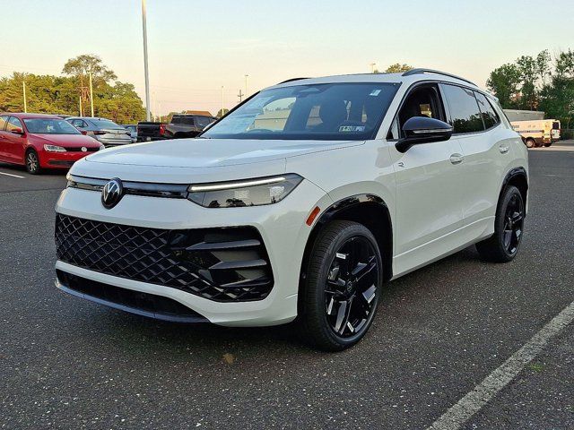 2025 Volkswagen Tiguan SE R-Line Black