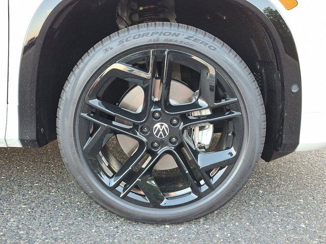 2025 Volkswagen Tiguan SE R-Line Black