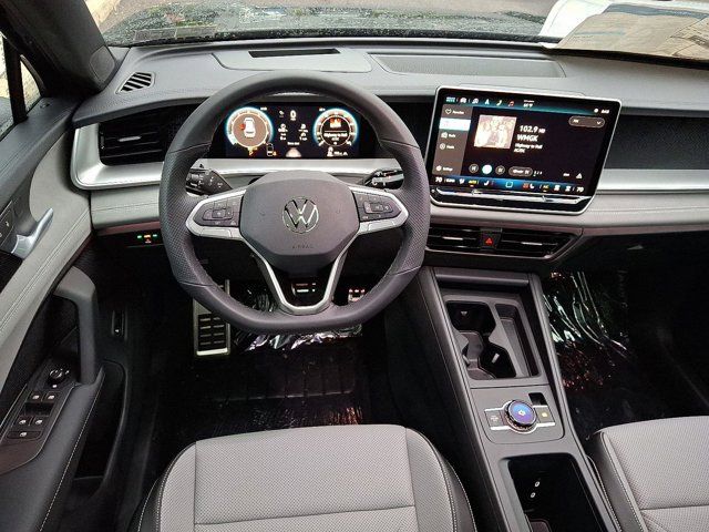 2025 Volkswagen Tiguan SE R-Line Black