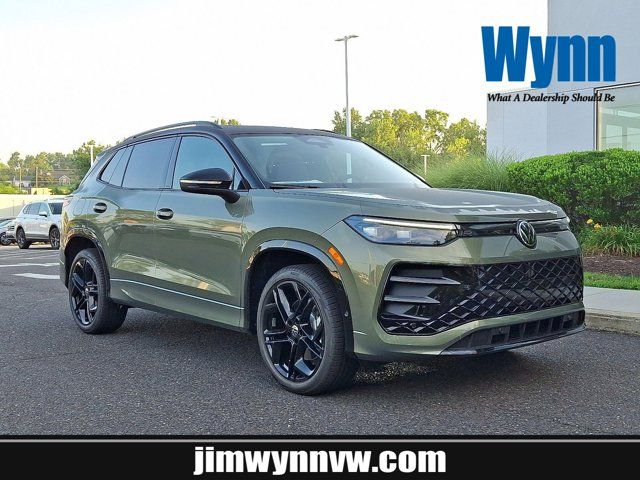 2025 Volkswagen Tiguan SE R-Line Black