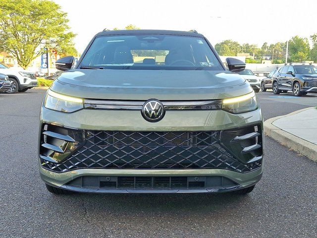 2025 Volkswagen Tiguan SE R-Line Black