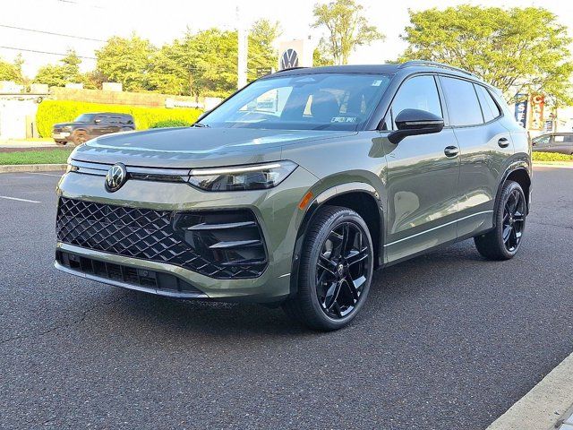 2025 Volkswagen Tiguan SE R-Line Black