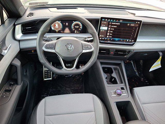 2025 Volkswagen Tiguan SE R-Line Black