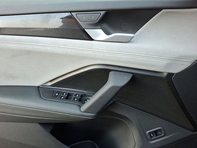 2025 Volkswagen Tiguan SE R-Line Black