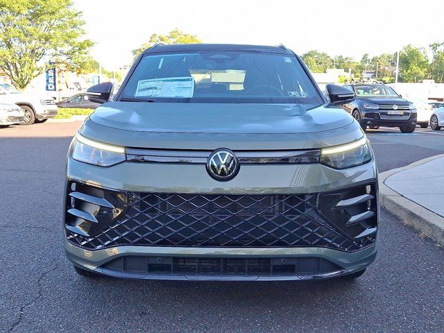 2025 Volkswagen Tiguan SE R-Line Black