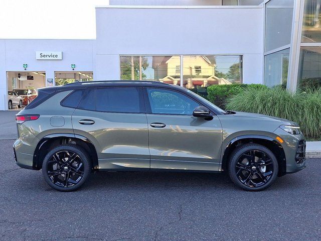 2025 Volkswagen Tiguan SE R-Line Black