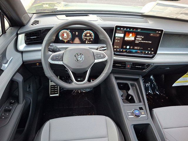 2025 Volkswagen Tiguan SE R-Line Black