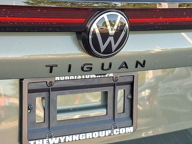 2025 Volkswagen Tiguan SE R-Line Black