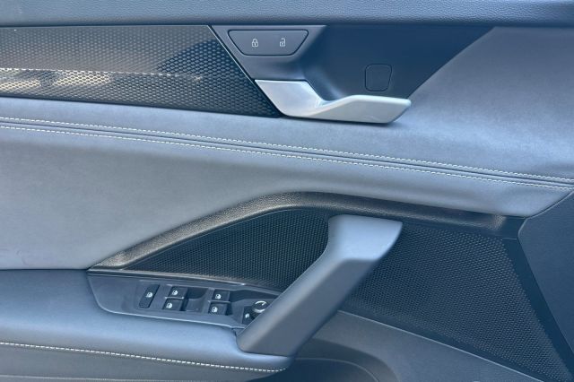 2025 Volkswagen Tiguan 2.0T SE R-Line Black 2025 Volkswagen Tiguan 2.0T SE R-Line Black