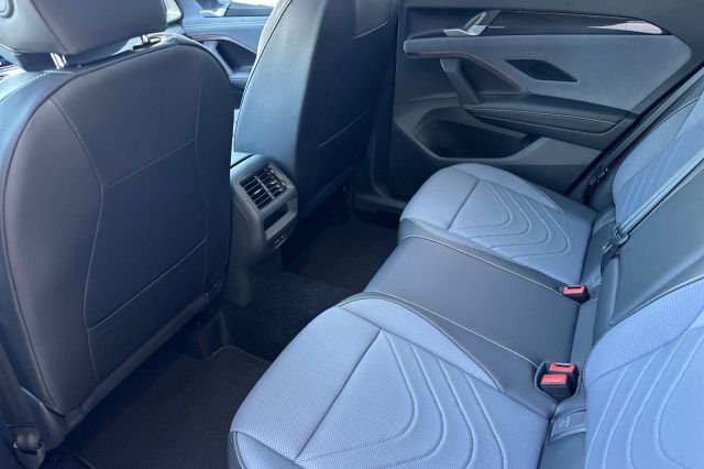 2025 Volkswagen Tiguan 2.0T SE R-Line Black 2025 Volkswagen Tiguan 2.0T SE R-Line Black