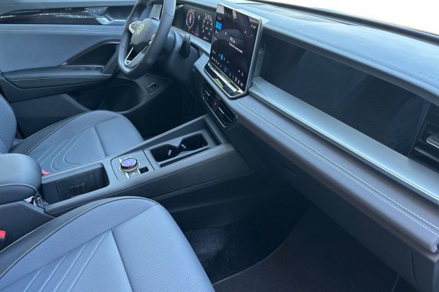 2025 Volkswagen Tiguan 2.0T SE R-Line Black 2025 Volkswagen Tiguan 2.0T SE R-Line Black