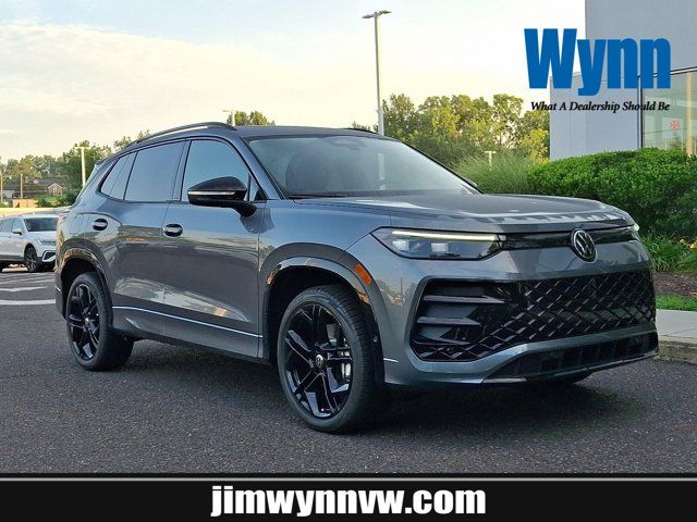 2025 Volkswagen Tiguan SE R-Line Black