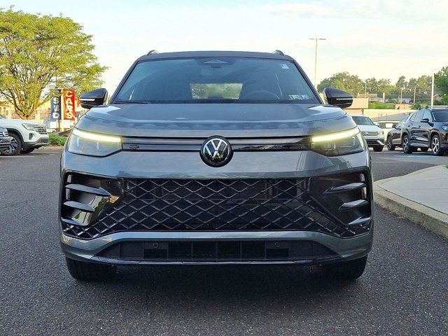 2025 Volkswagen Tiguan SE R-Line Black
