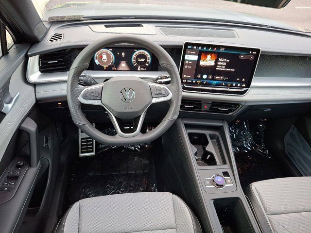 2025 Volkswagen Tiguan SE R-Line Black