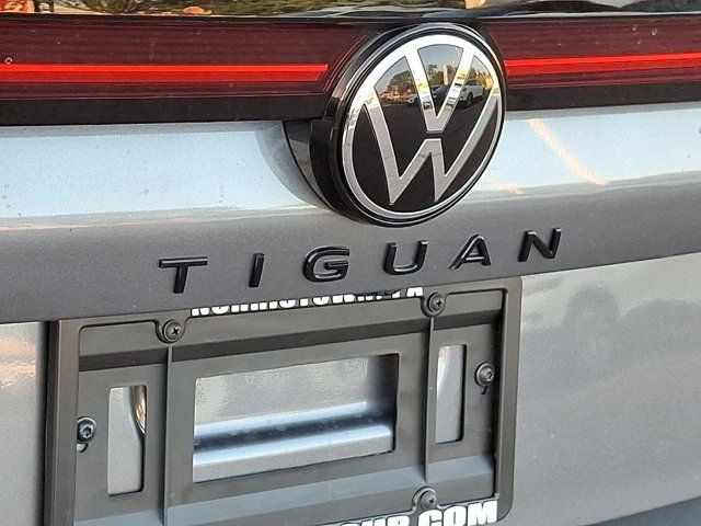 2025 Volkswagen Tiguan SE R-Line Black