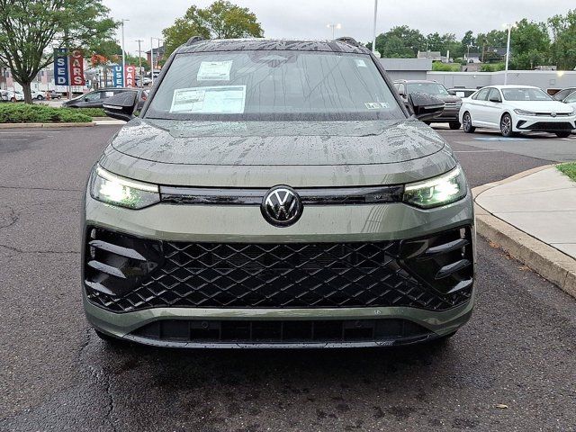 2025 Volkswagen Tiguan SE R-Line Black