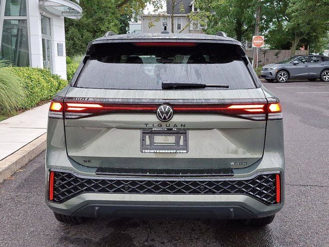 2025 Volkswagen Tiguan SE R-Line Black